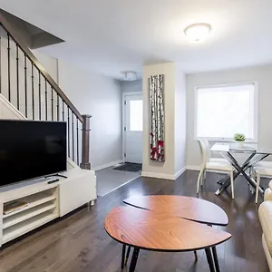  Holiday home Spacious 3 Bdrm Near Downtown