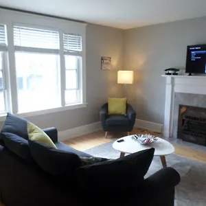  Apartment Beautiful, Clean, Quiet 2 Br-in Downtown Ottawa. Parking, Wifi And Netflix Included