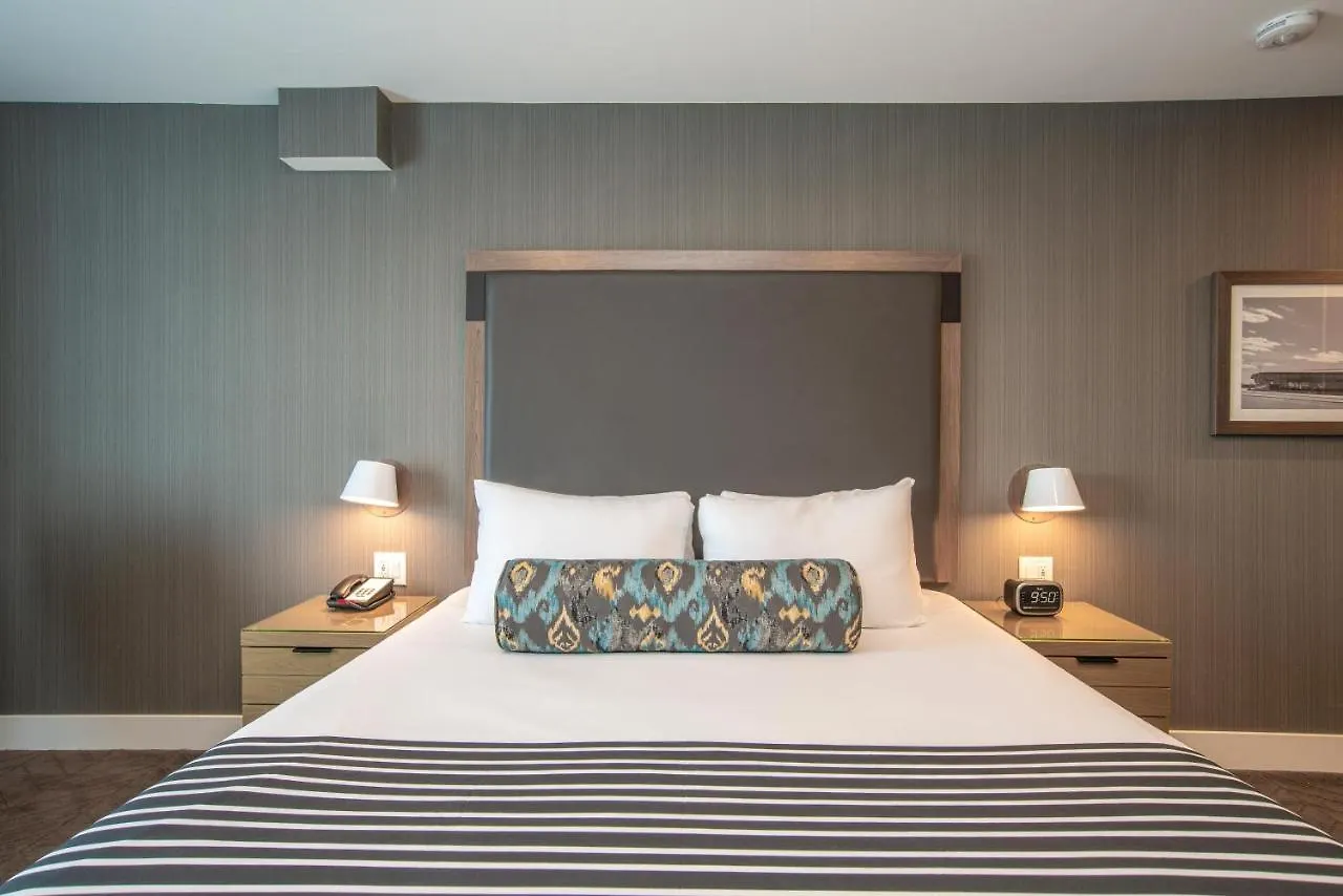 Sandman Signature Ottawa Airport Hotel 4*,  Canada